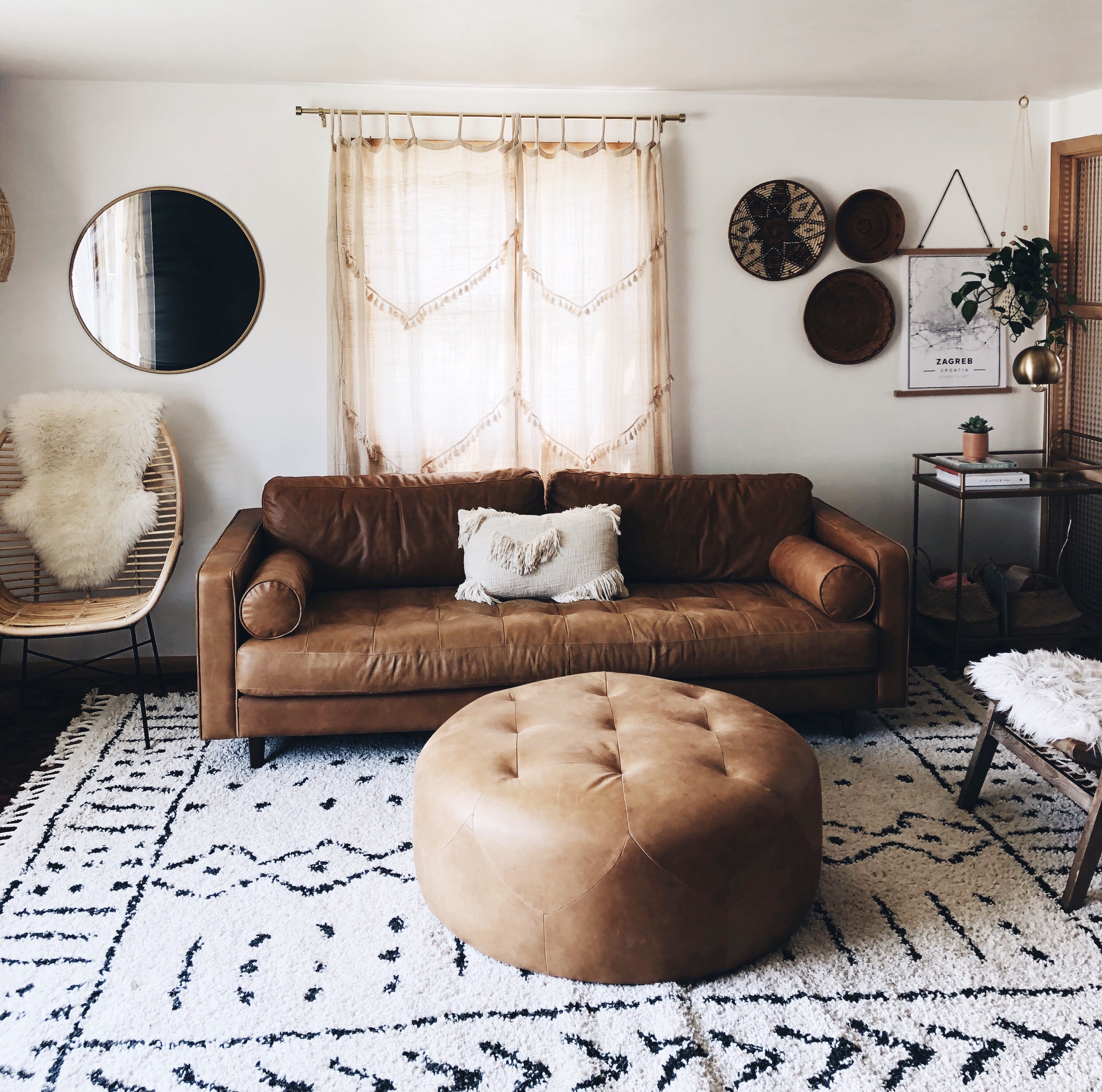 E877B956-5B29-4C66-BC81-A98E805DA363