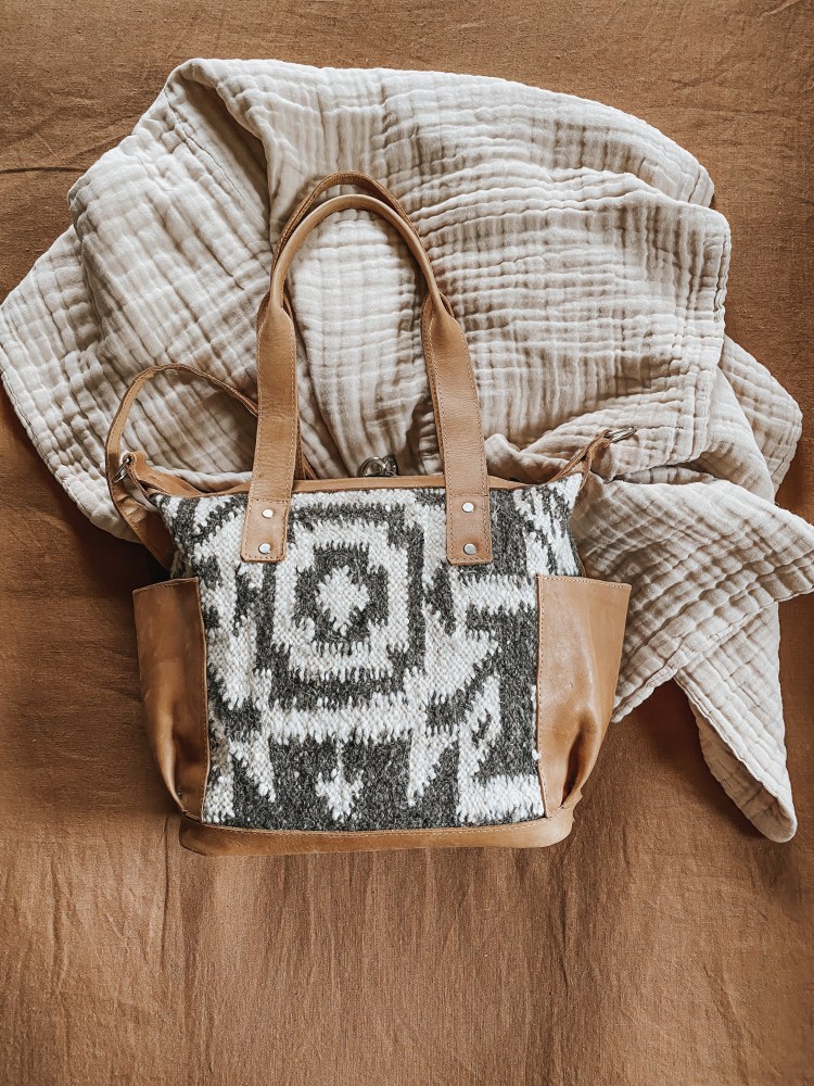 FCDB9BF7-C7CB-4A5C-AE0C-8F0418321F76